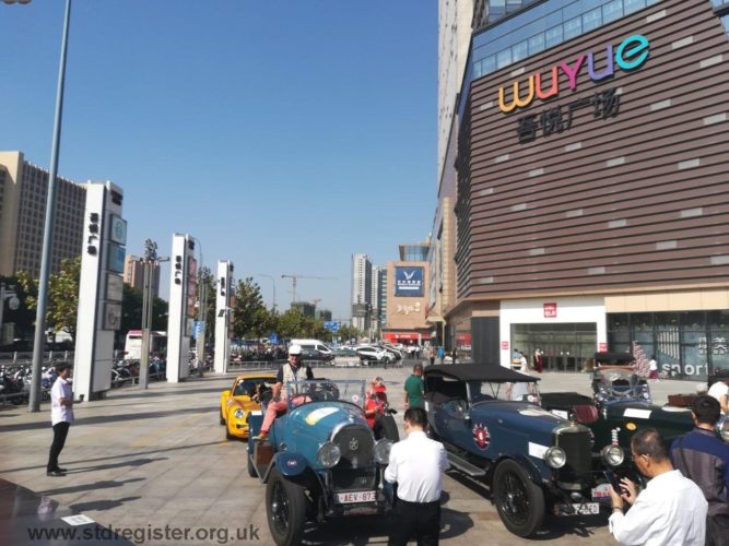 Vintage and classic cars gathering for Yangtze rally